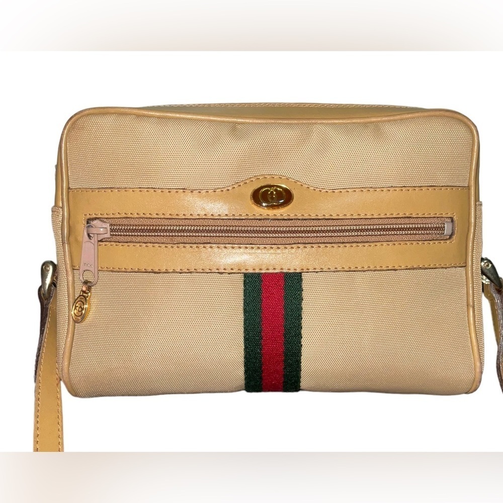 Gucci Accesory Collection Vintage Shoulder Bag. Sherry Line coated logo canvas.